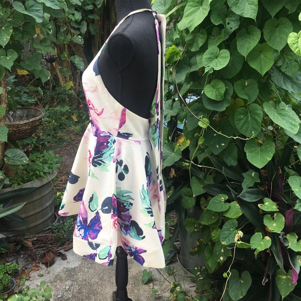 Luxxel open back, twirly skirt dress size M - Picture 6 of 9